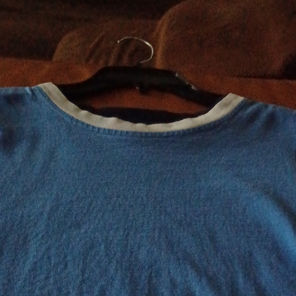 💙🌺Blue and White Top - Picture 5 of 10